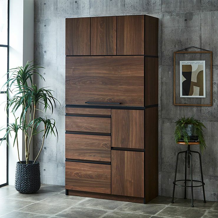 手前に引き出して立ったまま使えるスライド棚