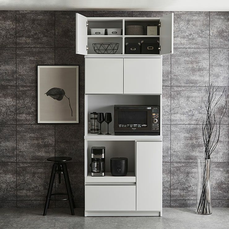 上棚に食器を効率的に収納し取り出しやすい