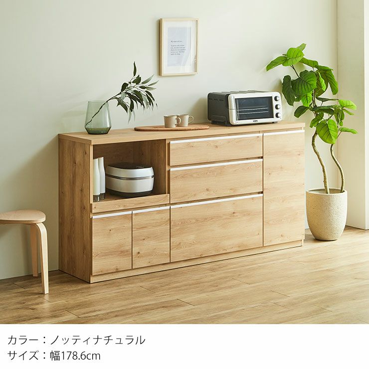 すっきりとしたデザインのアンサンブルシリーズ収納