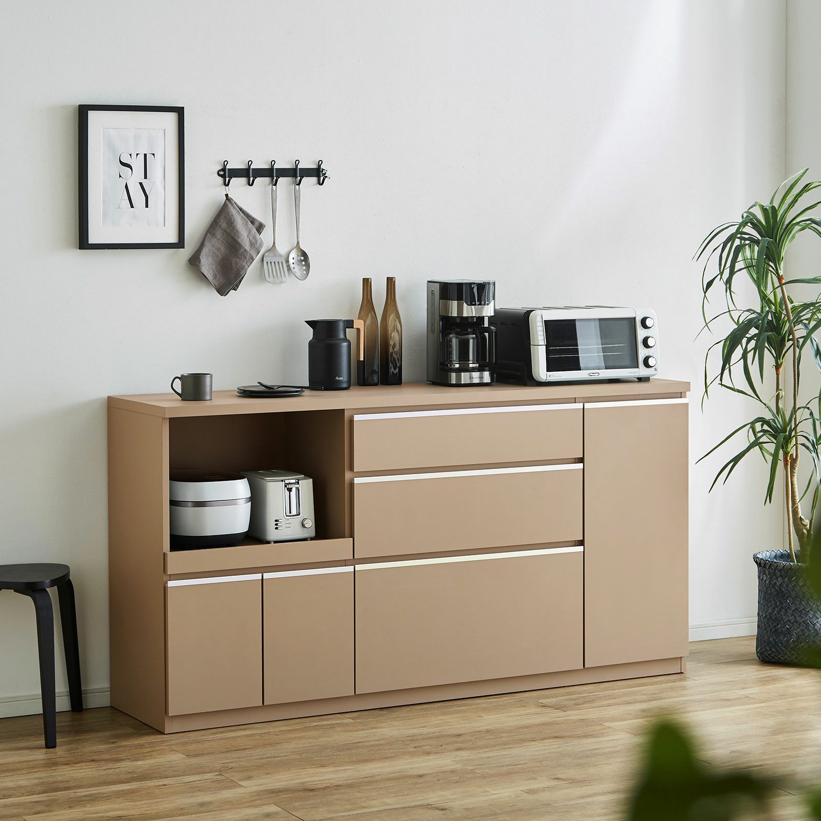 こだわりカラーで見た目上品なのに収納力抜群 ロータイプ食器棚