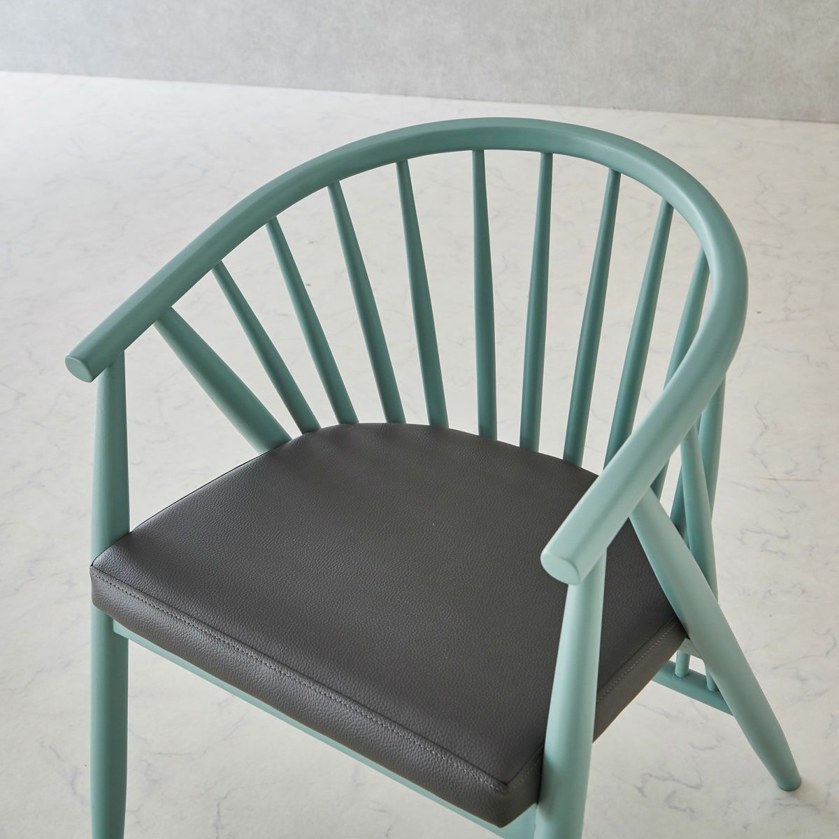 チェア幅55×奥行55×高さ74cm 座高43cm 梱包サイズテーブル95×95×16cm