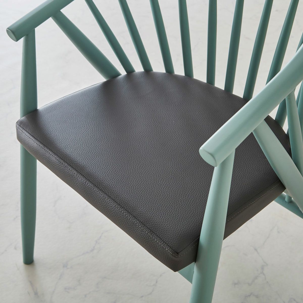 チェア幅55×奥行55×高さ74cm 座高43cm 梱包サイズテーブル115×115×16cm