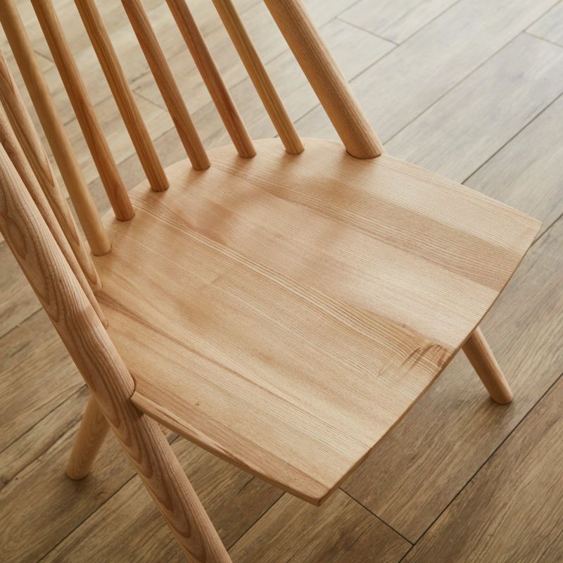 古くから愛される木製ウィンザーチェア 温かみのあるデザイン