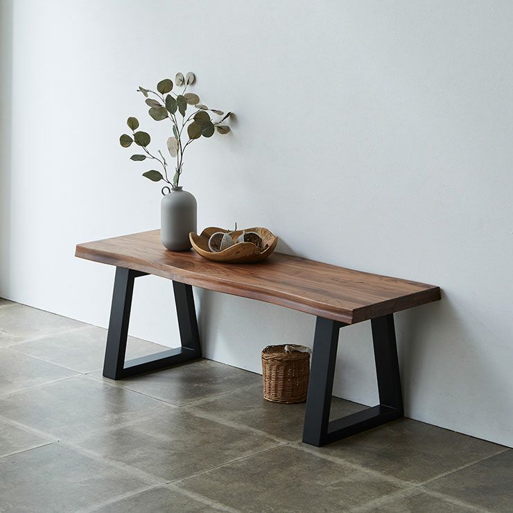 玄関や廊下で腰掛けや荷物置きとして便利