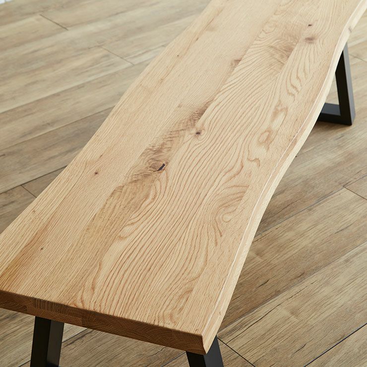 自然な風合いを感じる波打つ耳付きサイドデザイン