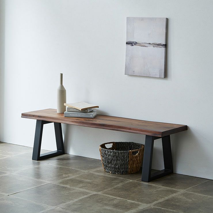 玄関や廊下で腰掛けや荷物置きとして便利に使える