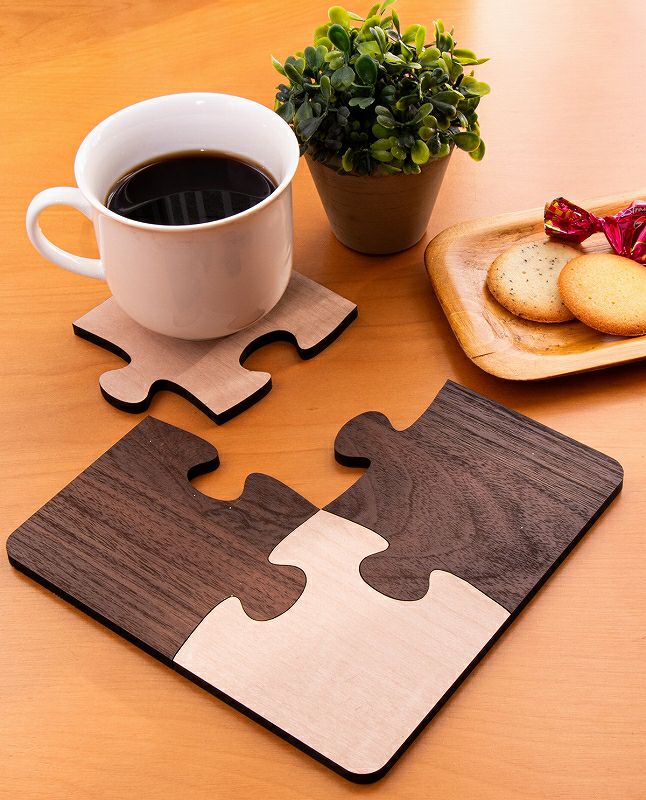 新品❣️ローズ柄が綺麗なコースター★木製ケース付4枚セット 新品❣️ローズ柄が綺麗なコースター☆木製ケース付4枚セット