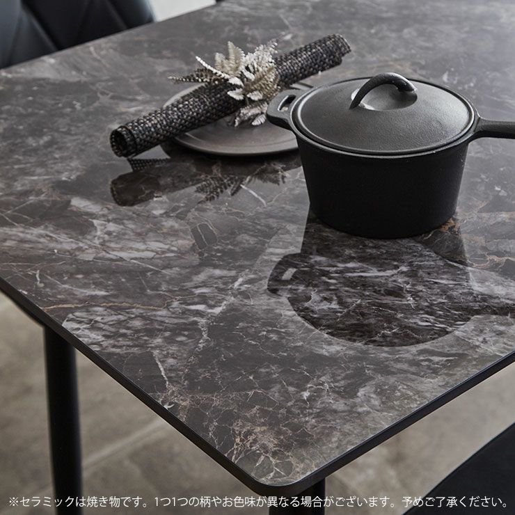 角丸加工で安全性に配慮したテーブル構造