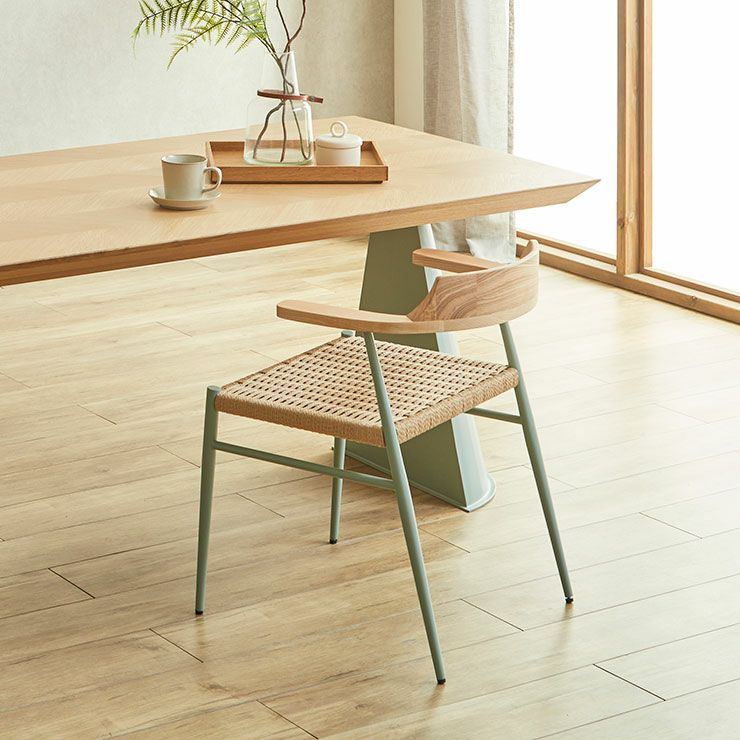 テーブルとチェアを組み合わせた使用イメージ